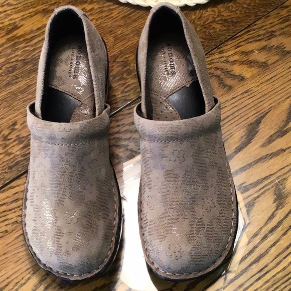 SONOMA MULES NWOB - Picture 3 of 7